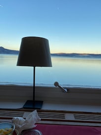 Blick auf den See beim Frühstück