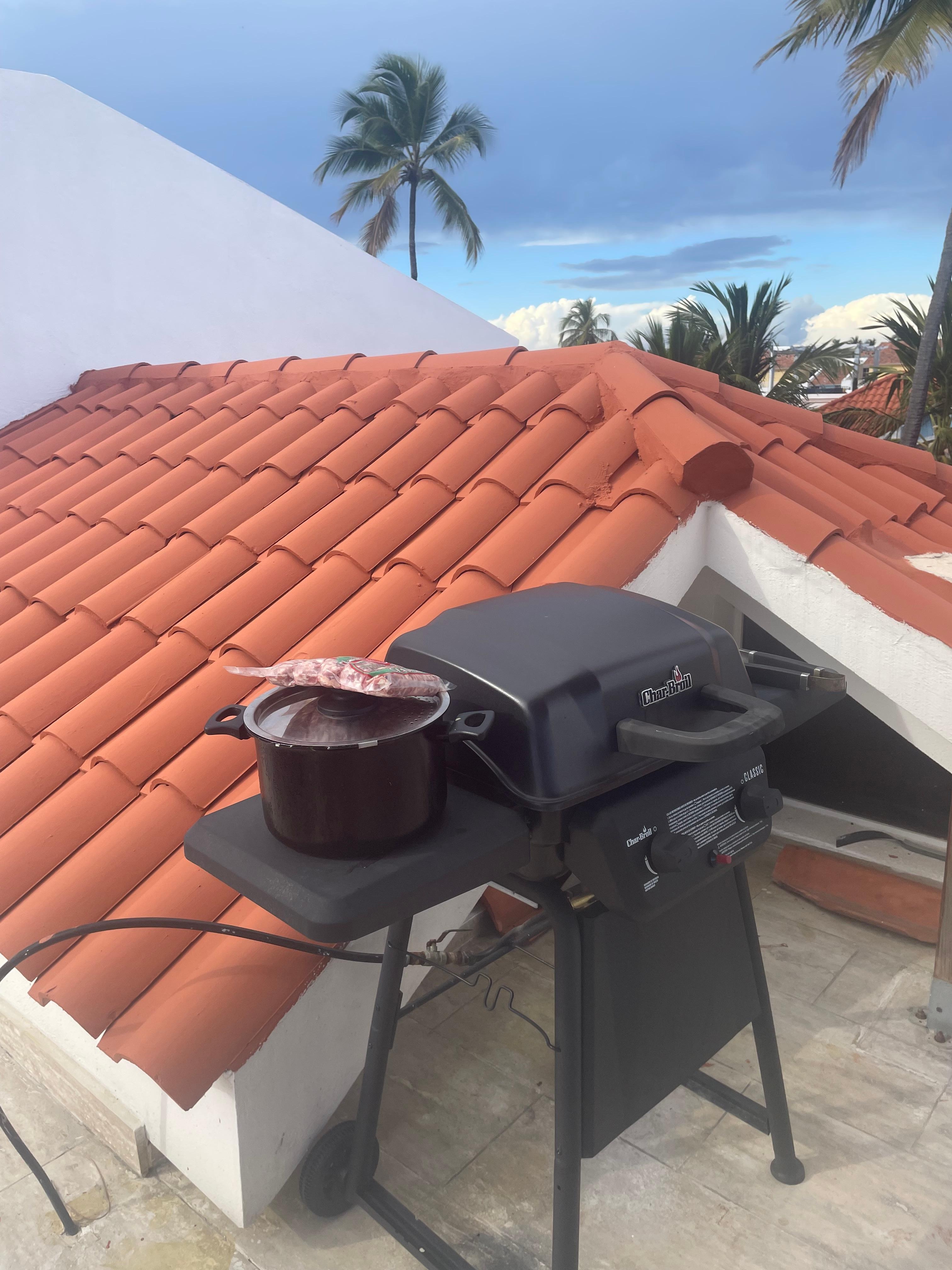 Upstairs patio - grill 