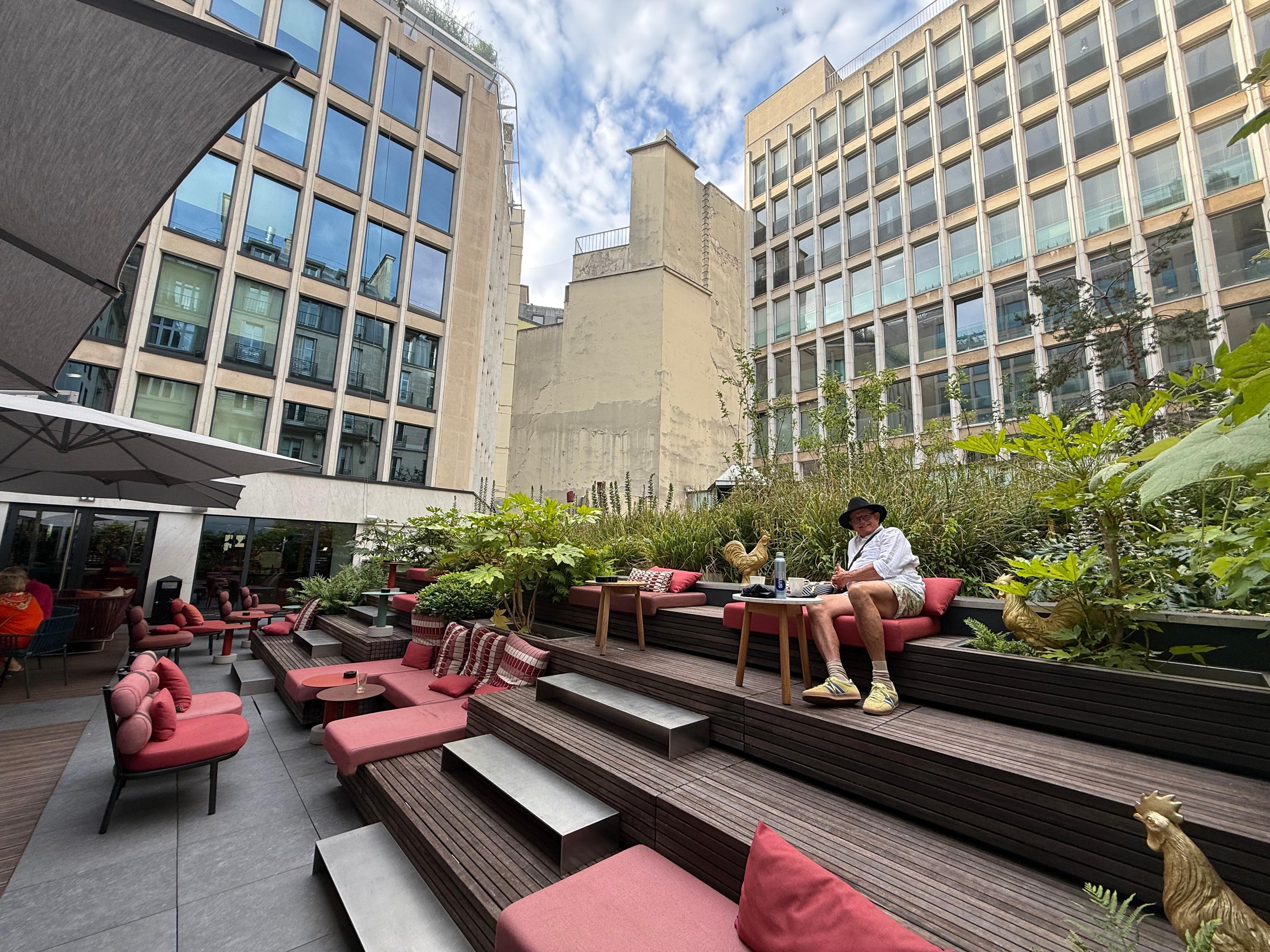 Outdoor lounge