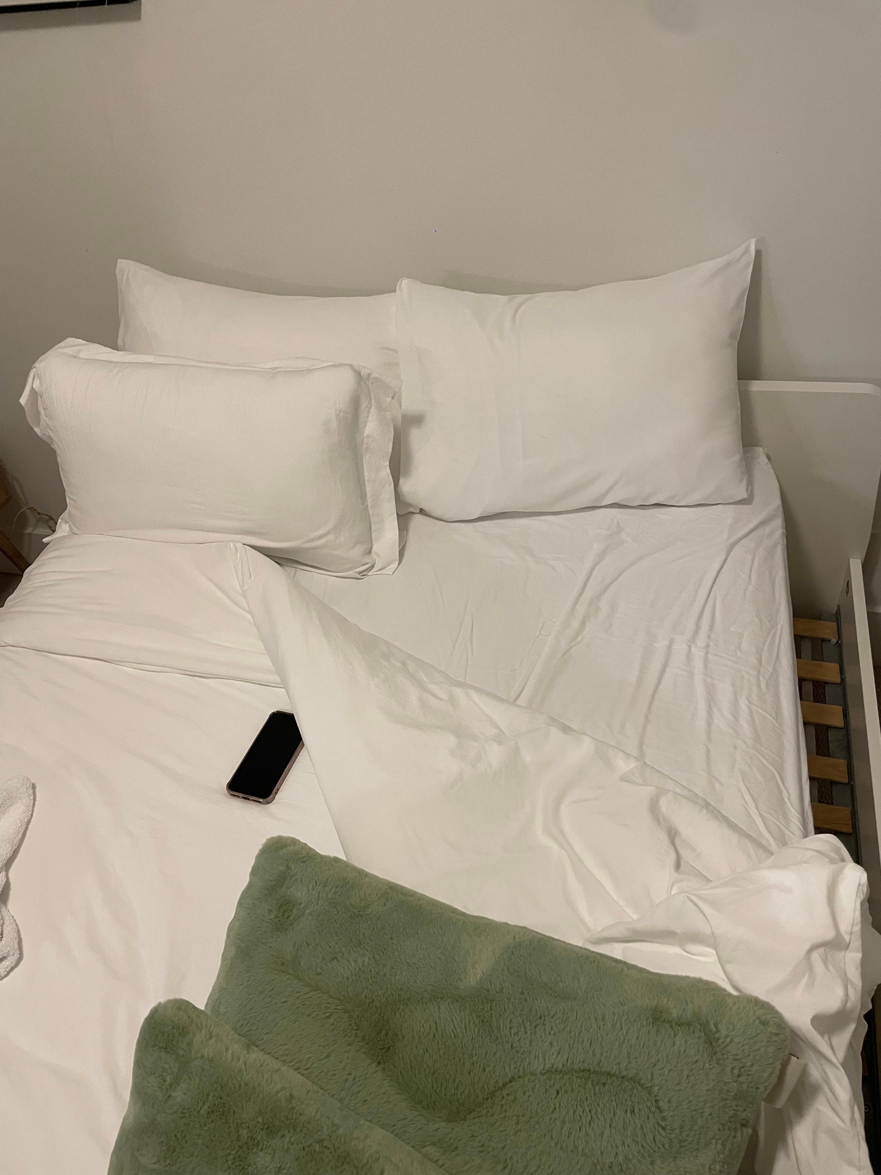 Full size bed. Paid for queen size.