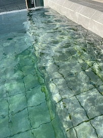 Piscine privative eau verte