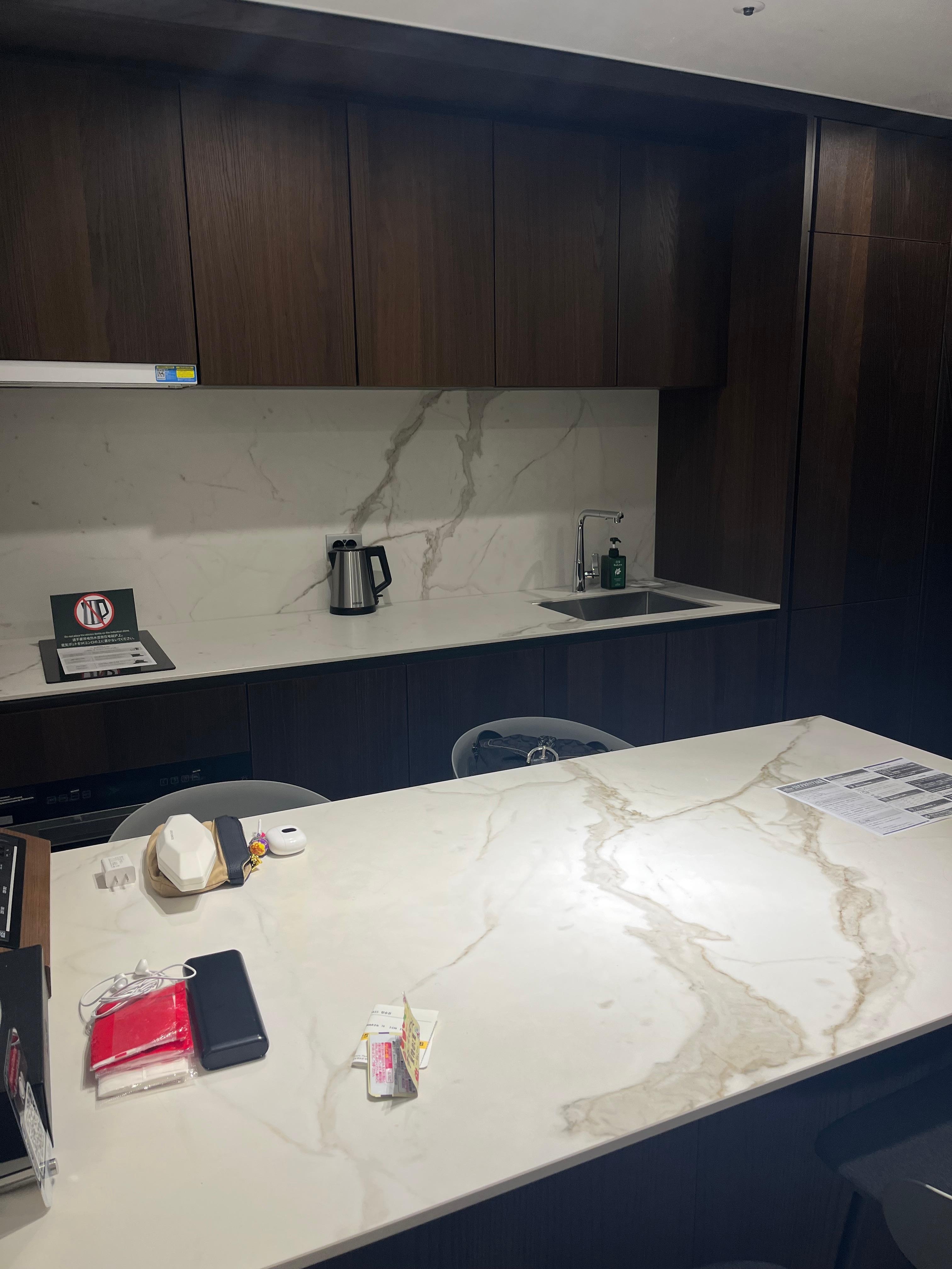 テイクアウトのチキンを、ゆっくり広げて食べれたテーブルです