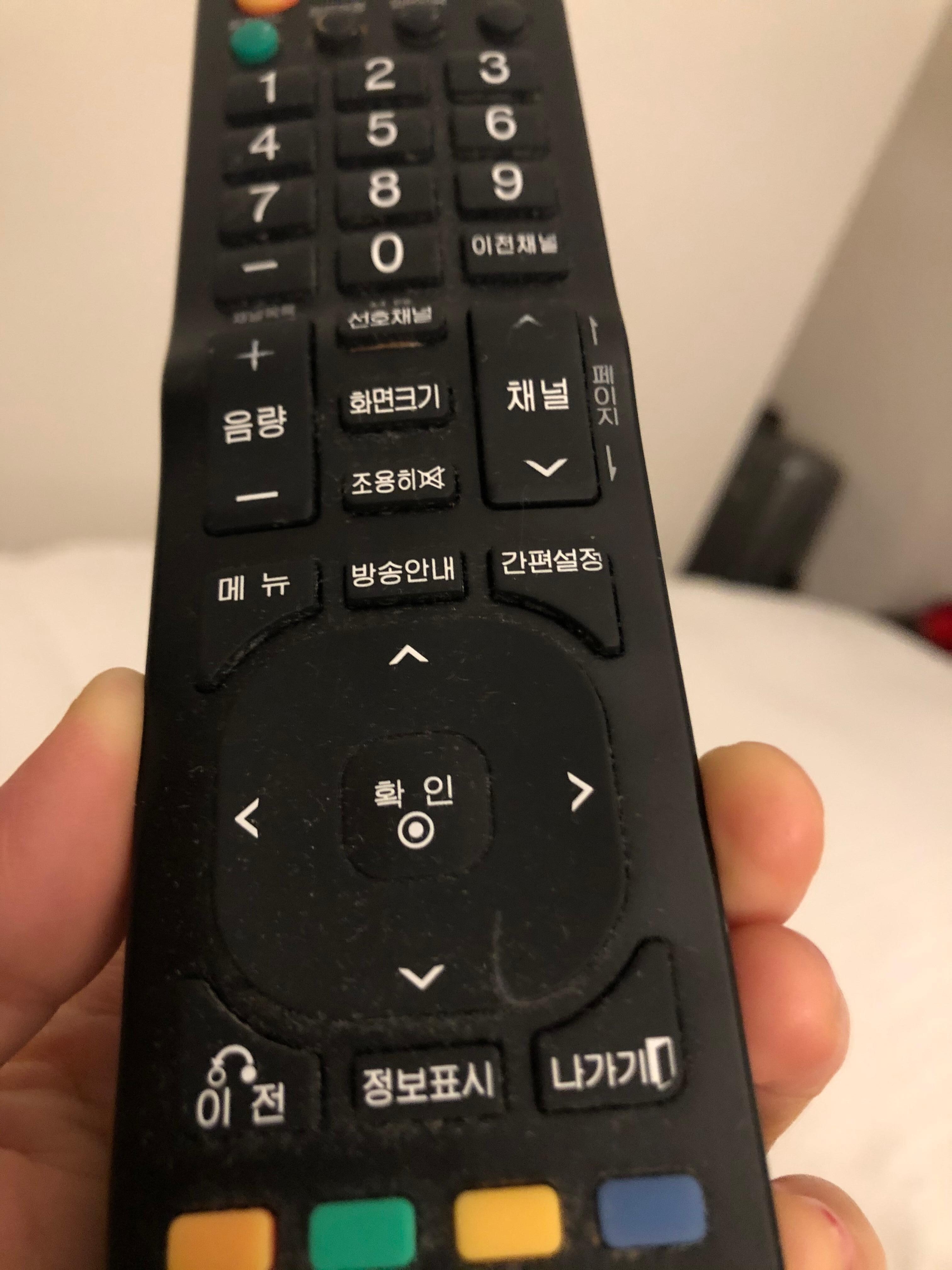 看看这遥控器上的灰尘，亲眼看见比照片震撼多了…