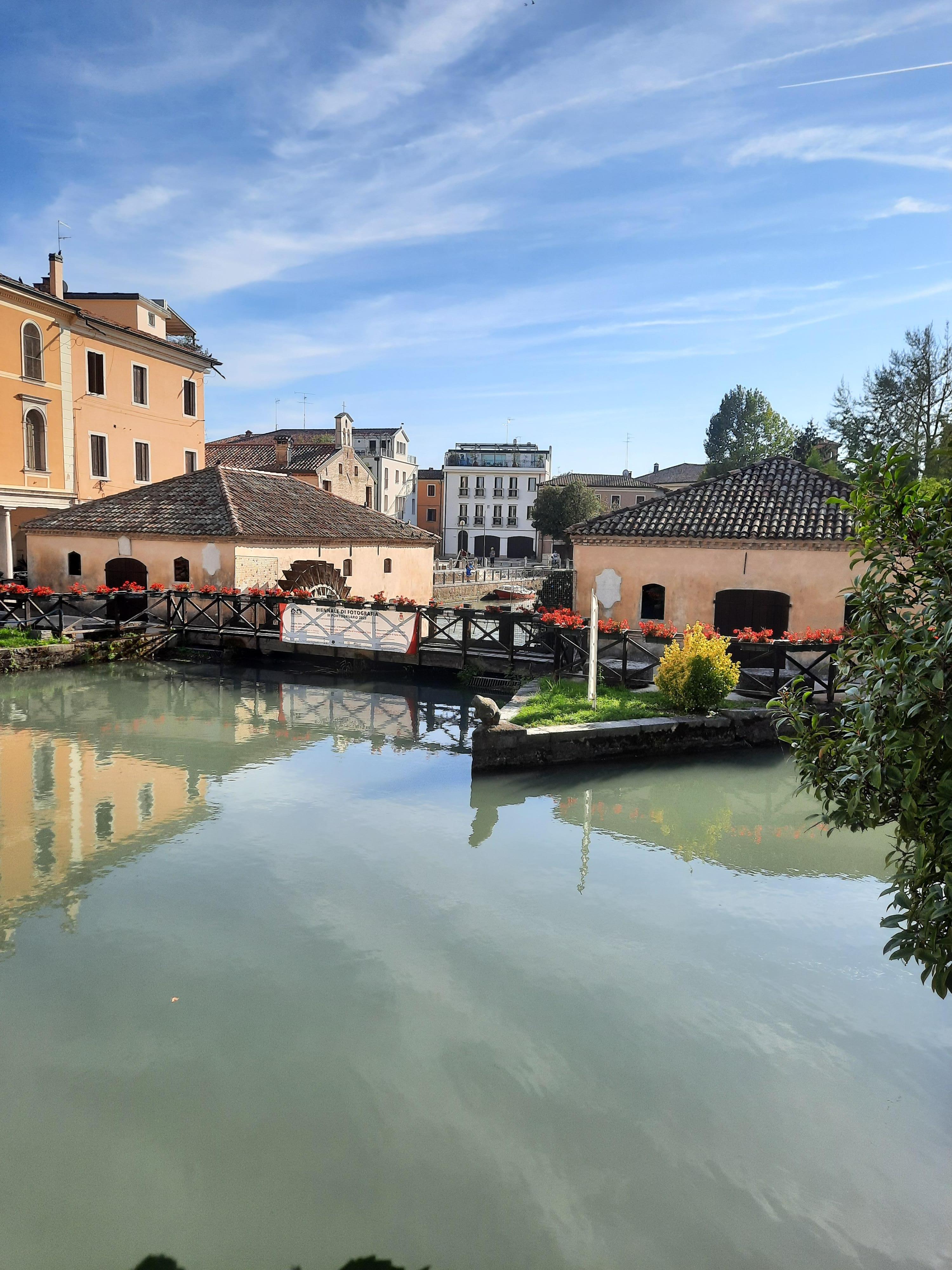 Fluss Lemene mit Wasserrad