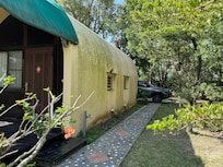 自家車可停小屋正後方,方便又安心…