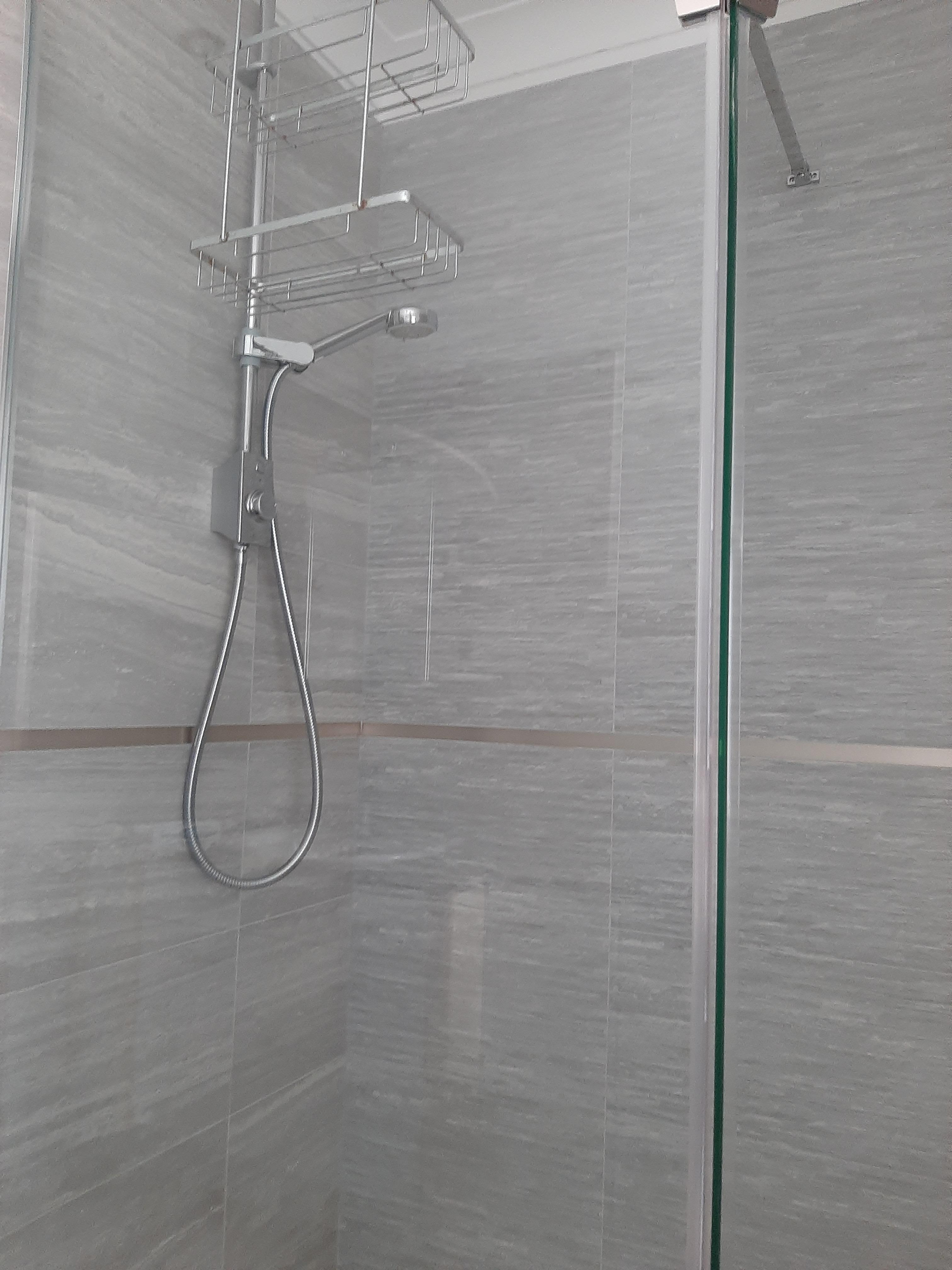 Large shower cubicle