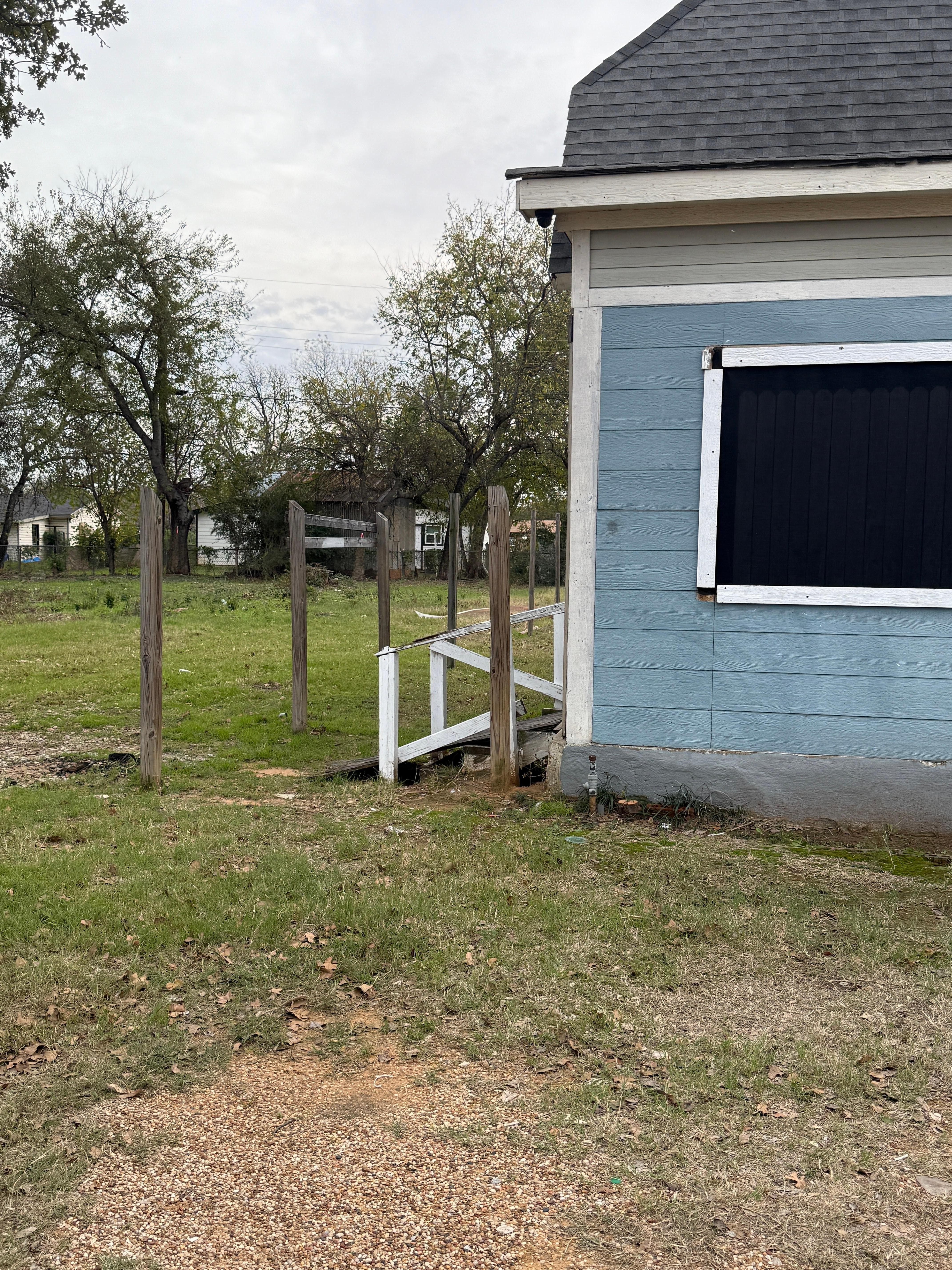 This is to the left of the home. Fencing is missing. We felt unsafe.