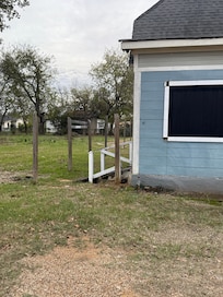 This is to the left of the home. Fencing is missing. We felt unsafe.