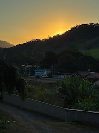 Pôr do sol visto da varanda do quarto