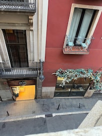 A cafe below our room .