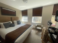 Chambre assez grande