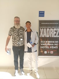 Partida de xadrez do meu filho Pedro com lapertosa