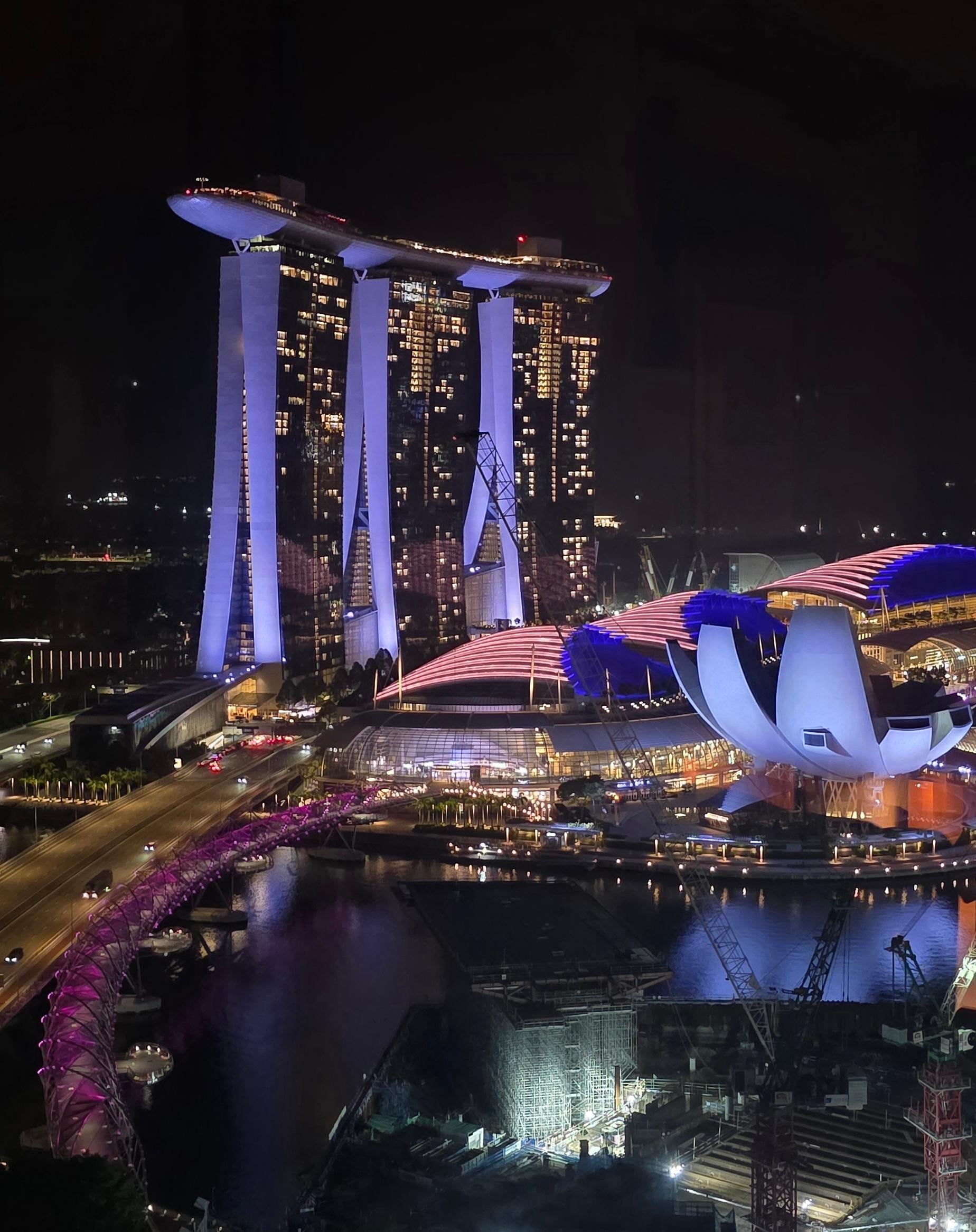 Beautiful view of the Marina Bay at night❤️