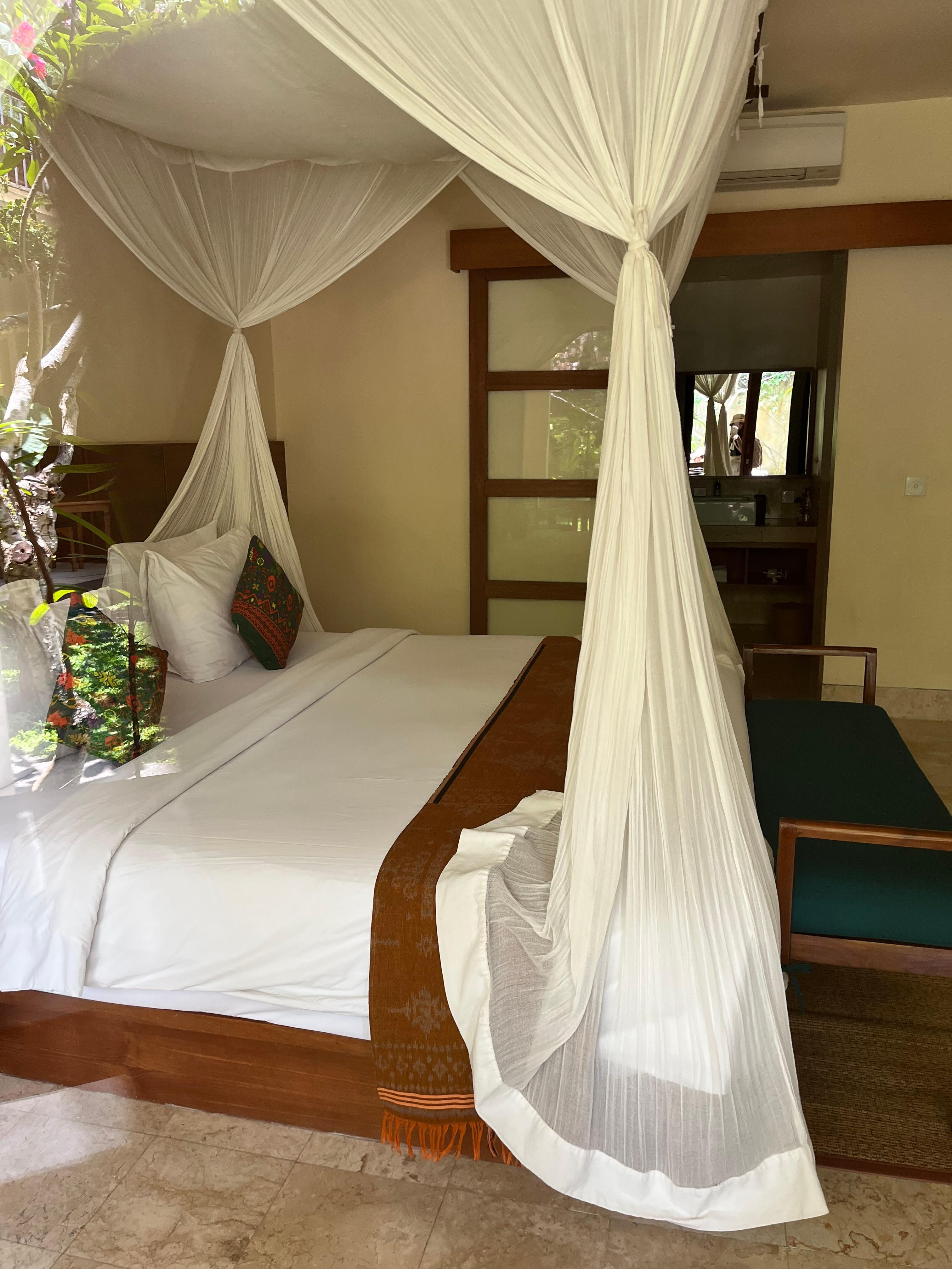 天蓋付きベッド