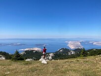 En haut du sentier, la mer et ses îles !