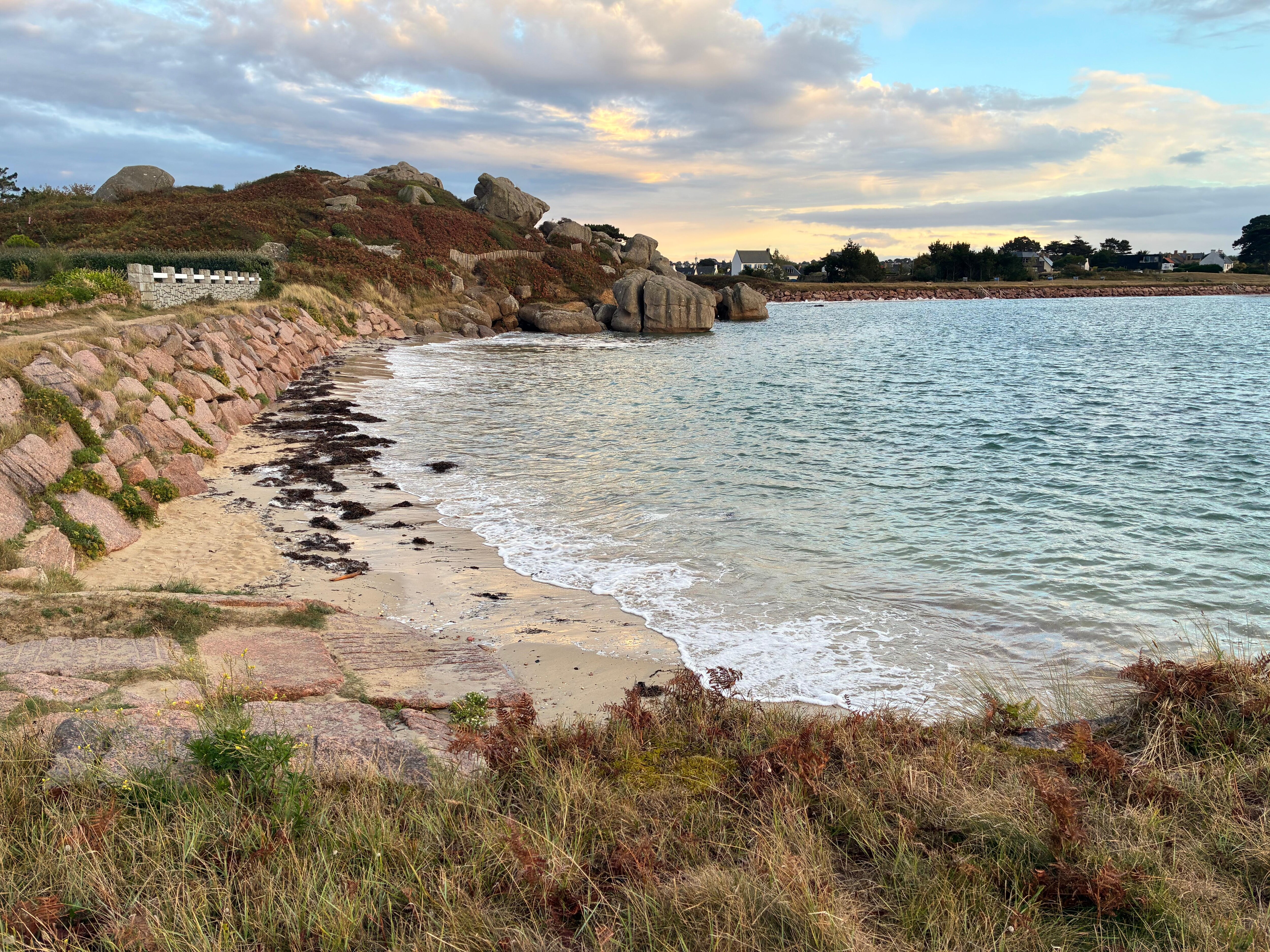 Herrlicher Strand nur 50 m vom Haus entfernt, hier bei Flut