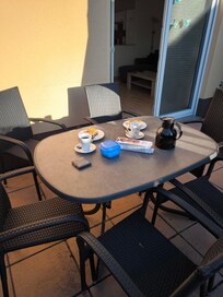 Eine sehr schöner Sitzbereich sowie eine schöne Stadt