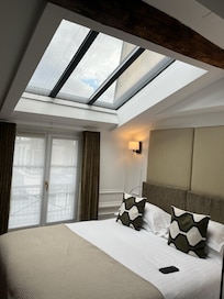 7th floor room