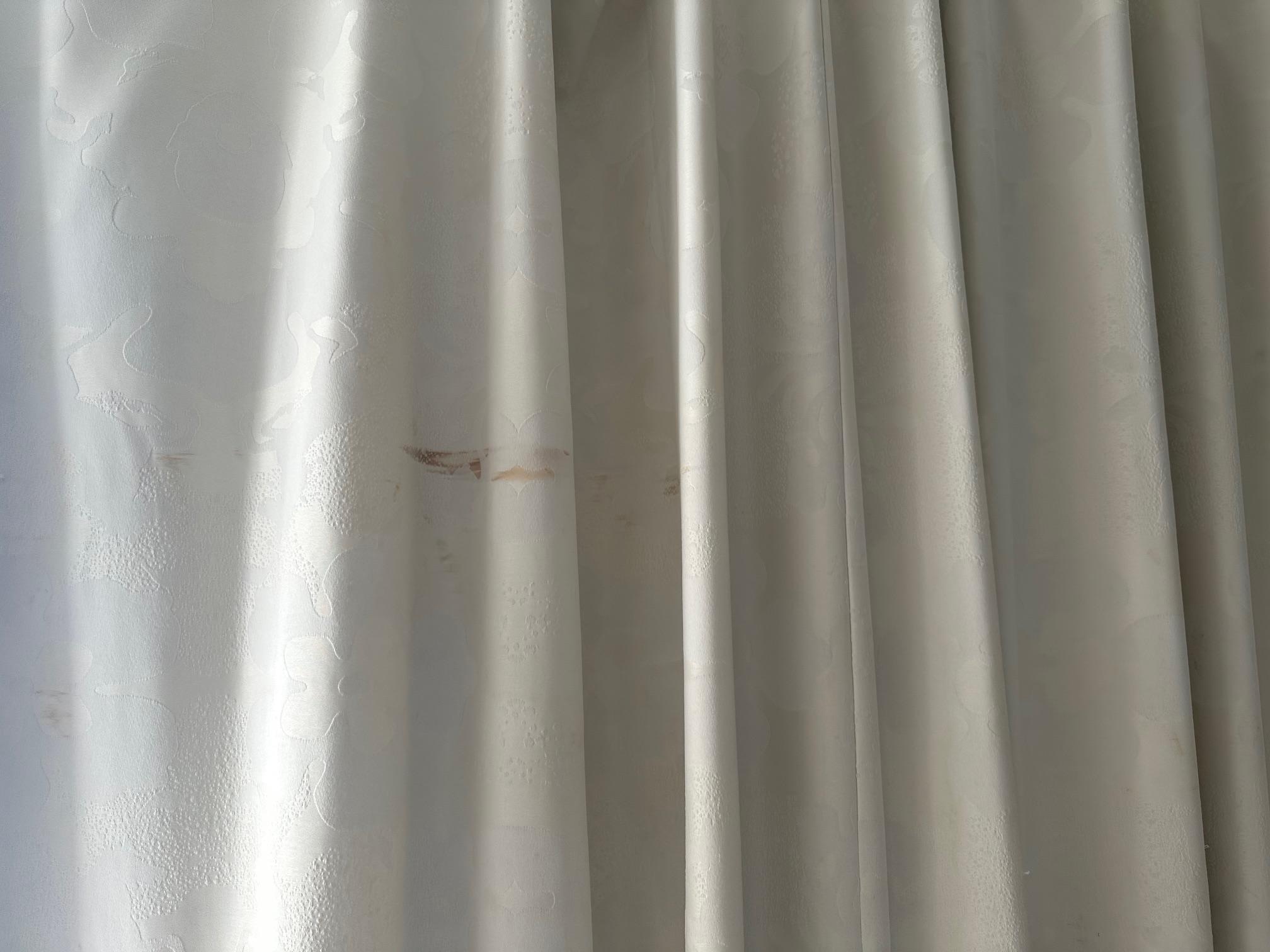 Dirty Bedroom curtain that does not close all the way so cannot block daylight