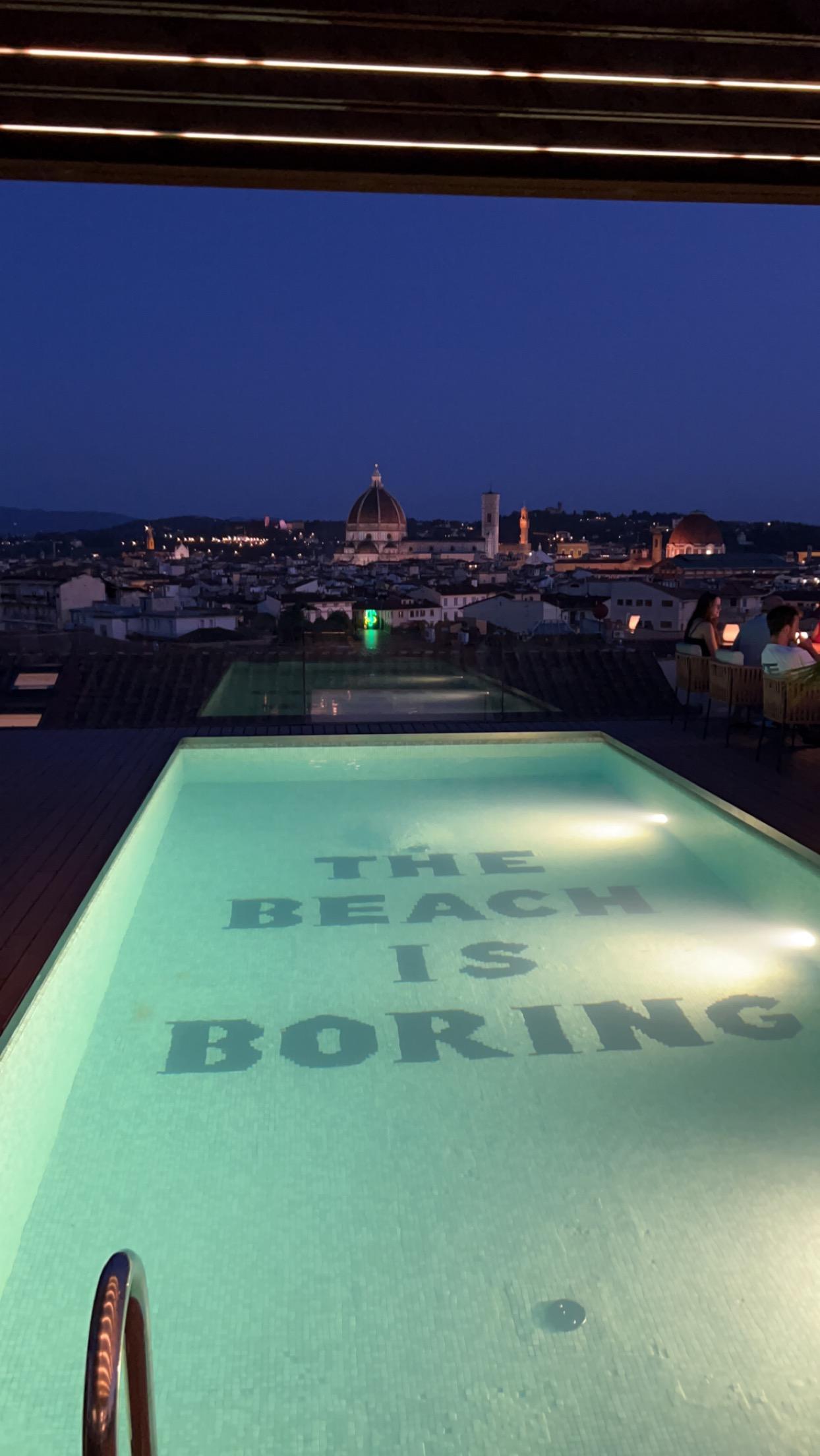 Aussicht von Rooftopbar und -pool 