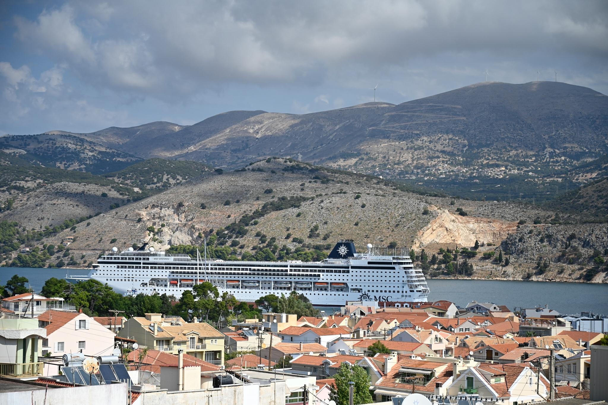 View from the (upper) street side balkony - more often without a cruise ship than with