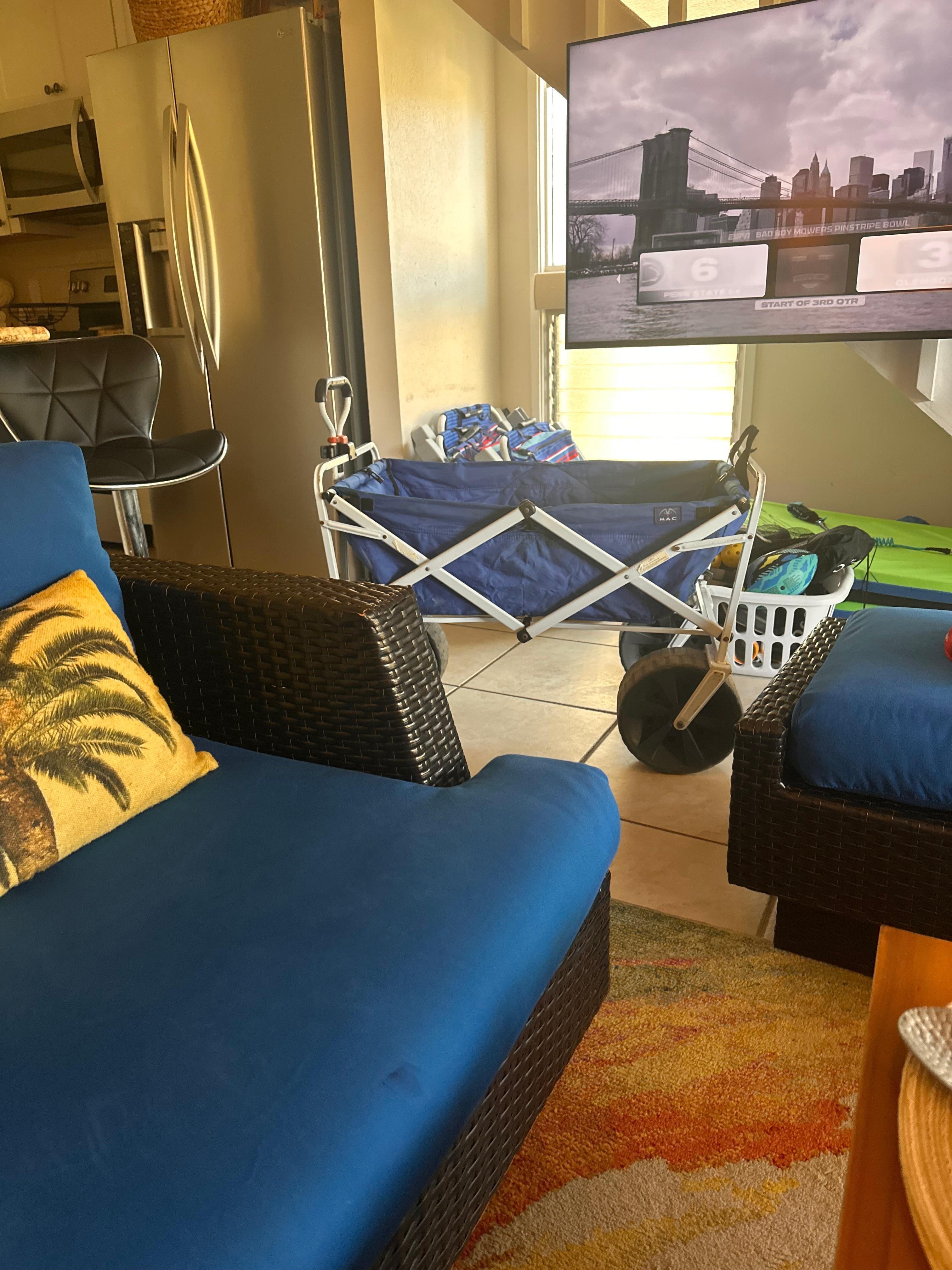 Living room, wagon open 