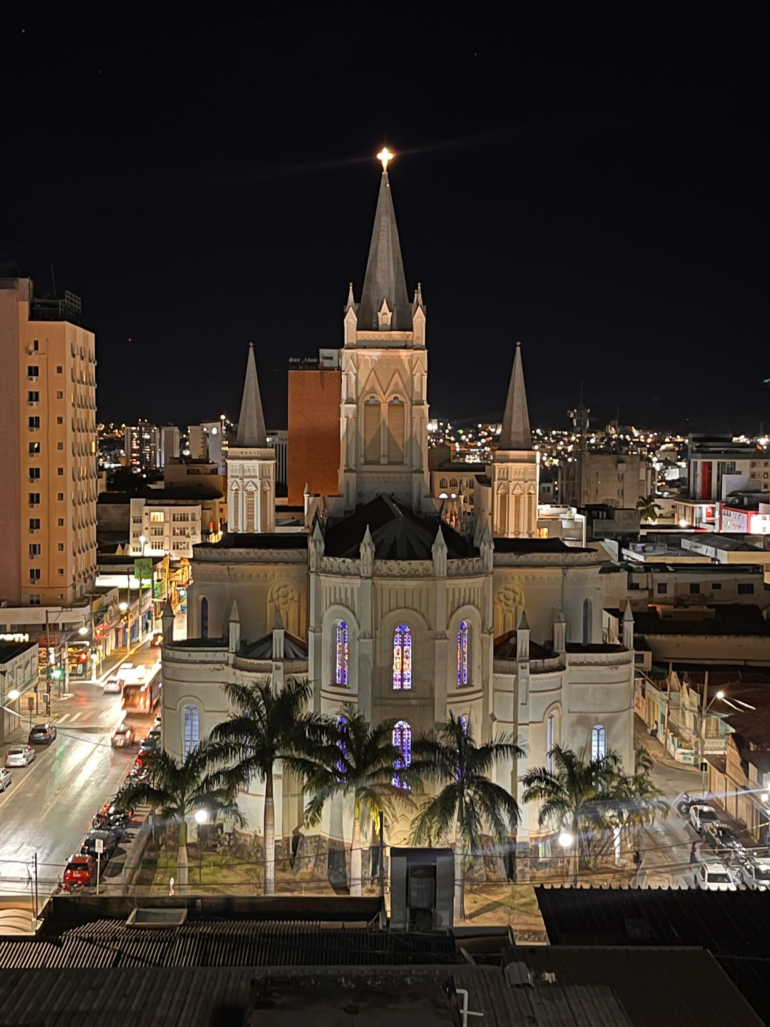 Vista noturna da igreja