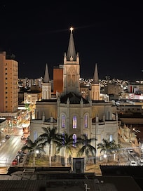 Vista noturna da igreja