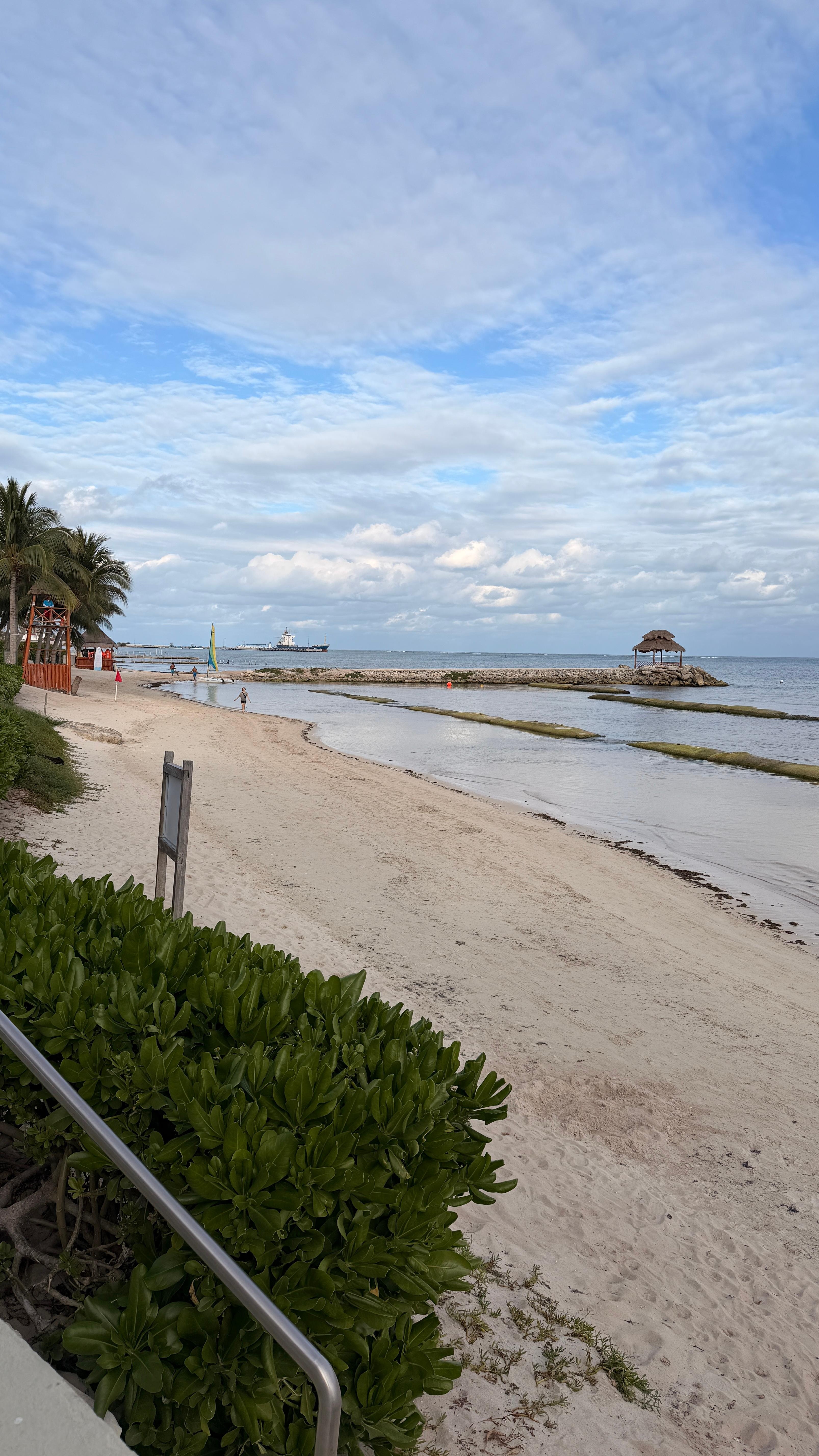 La playa no es como aparece en las fotos. 