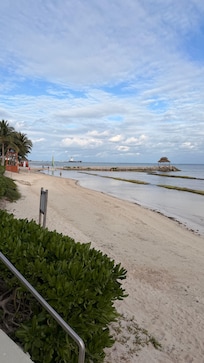 La playa no es como aparece en las fotos.