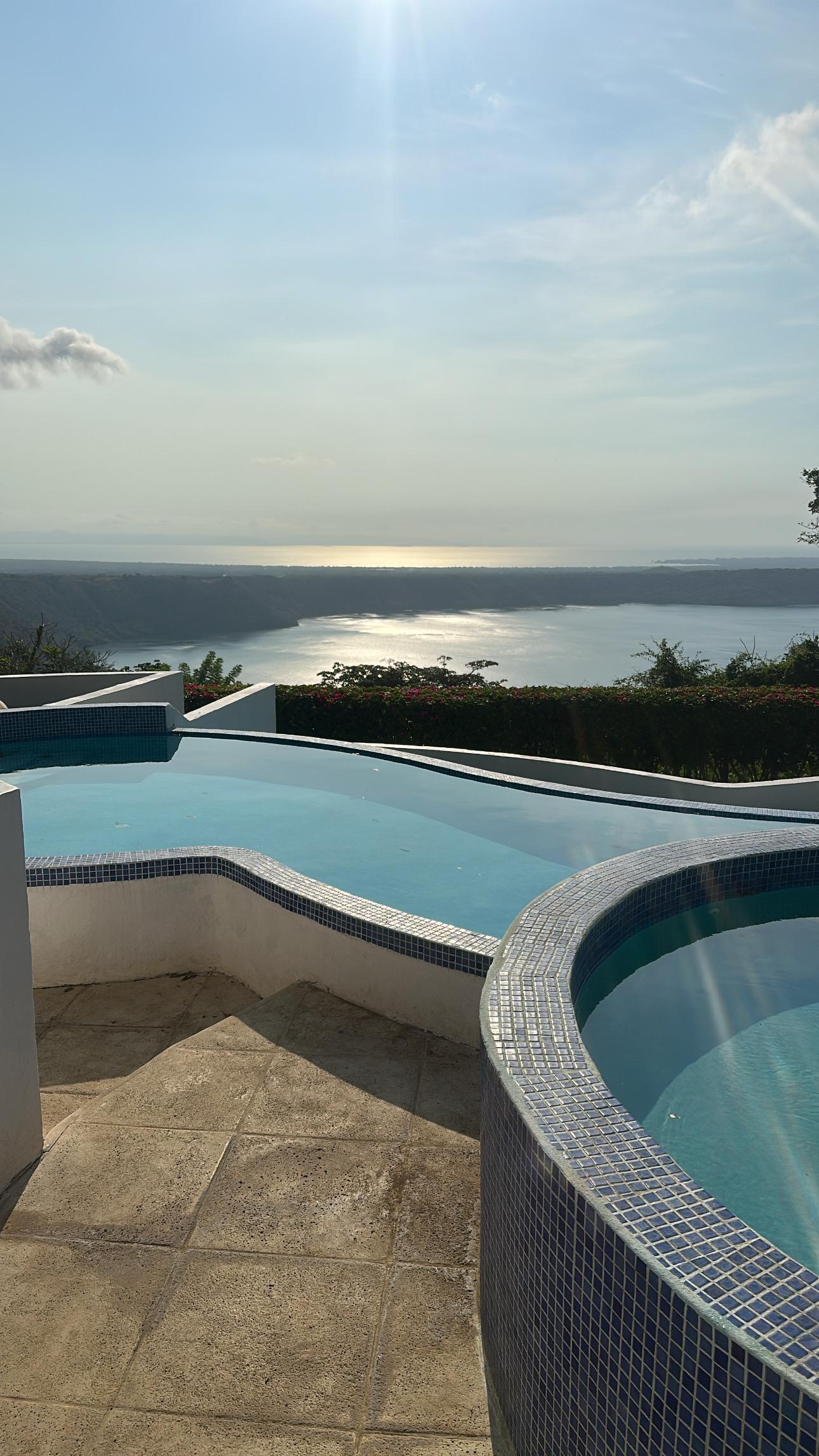 Stunning pool view. Clean pool, water temp was perfect.