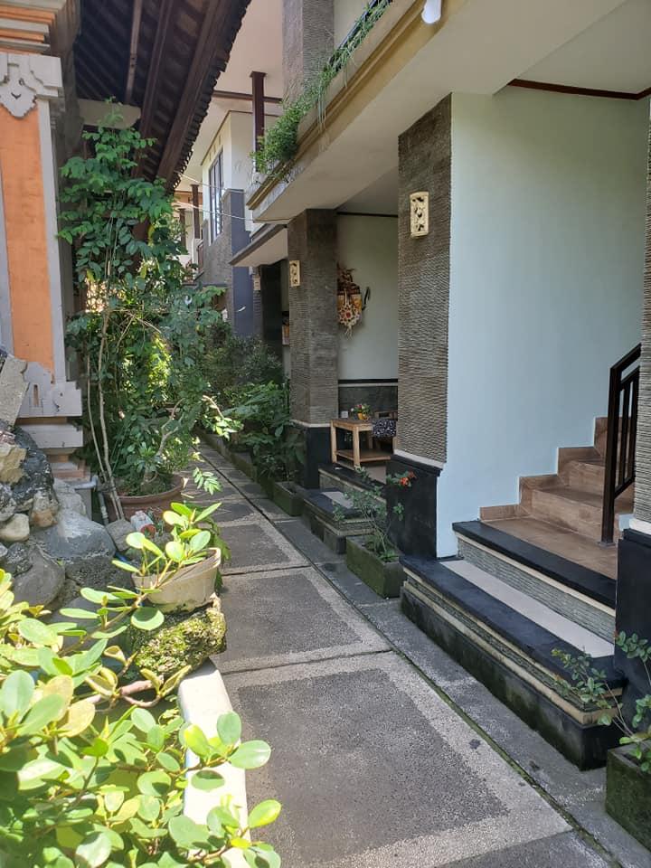 The main walk--temple on the left and rooms on the right. Stunning!