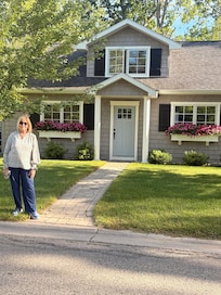 Cute front of house on a quiet corner. Minutes from diwntown