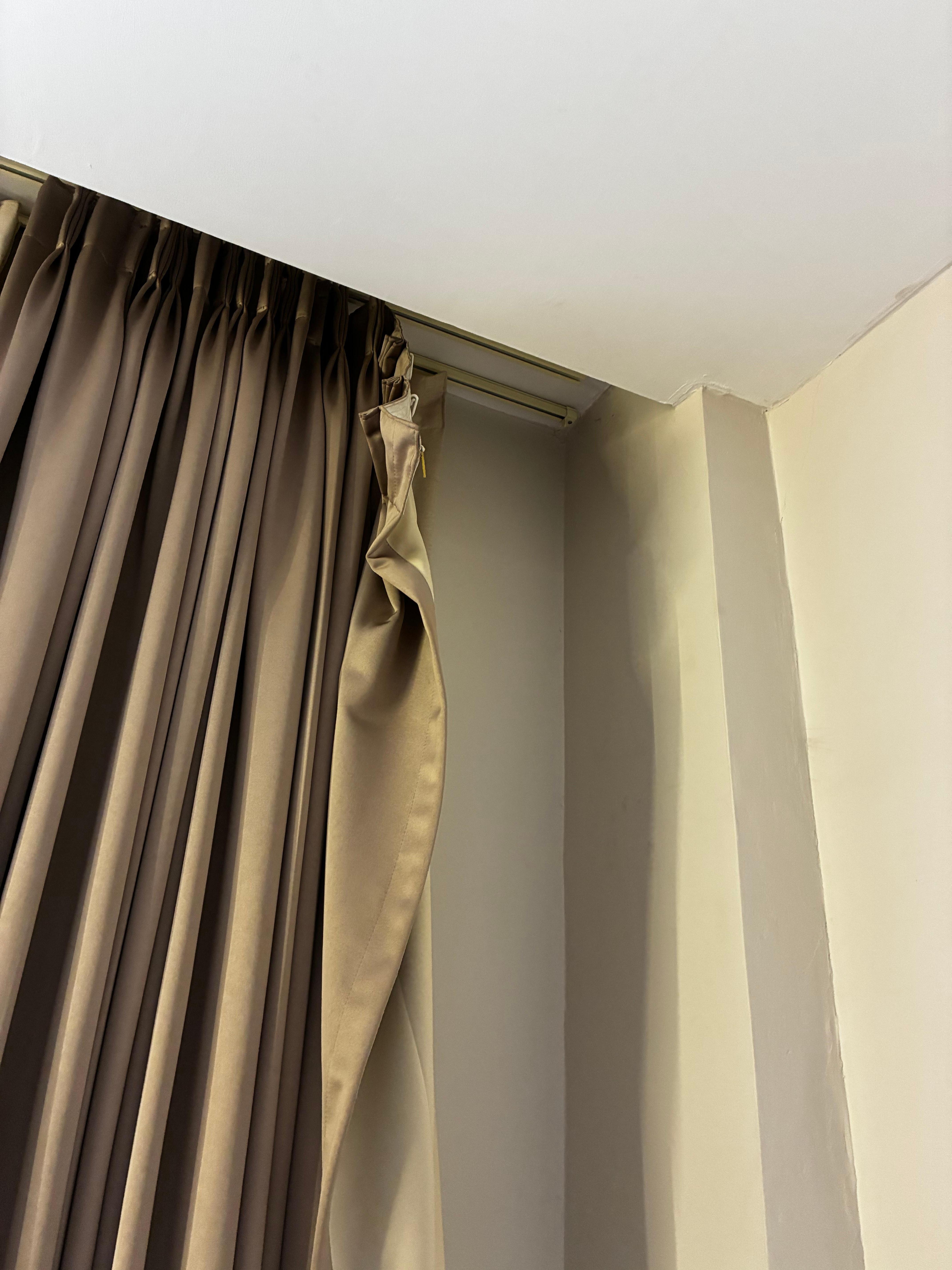 Curtain out of railing 