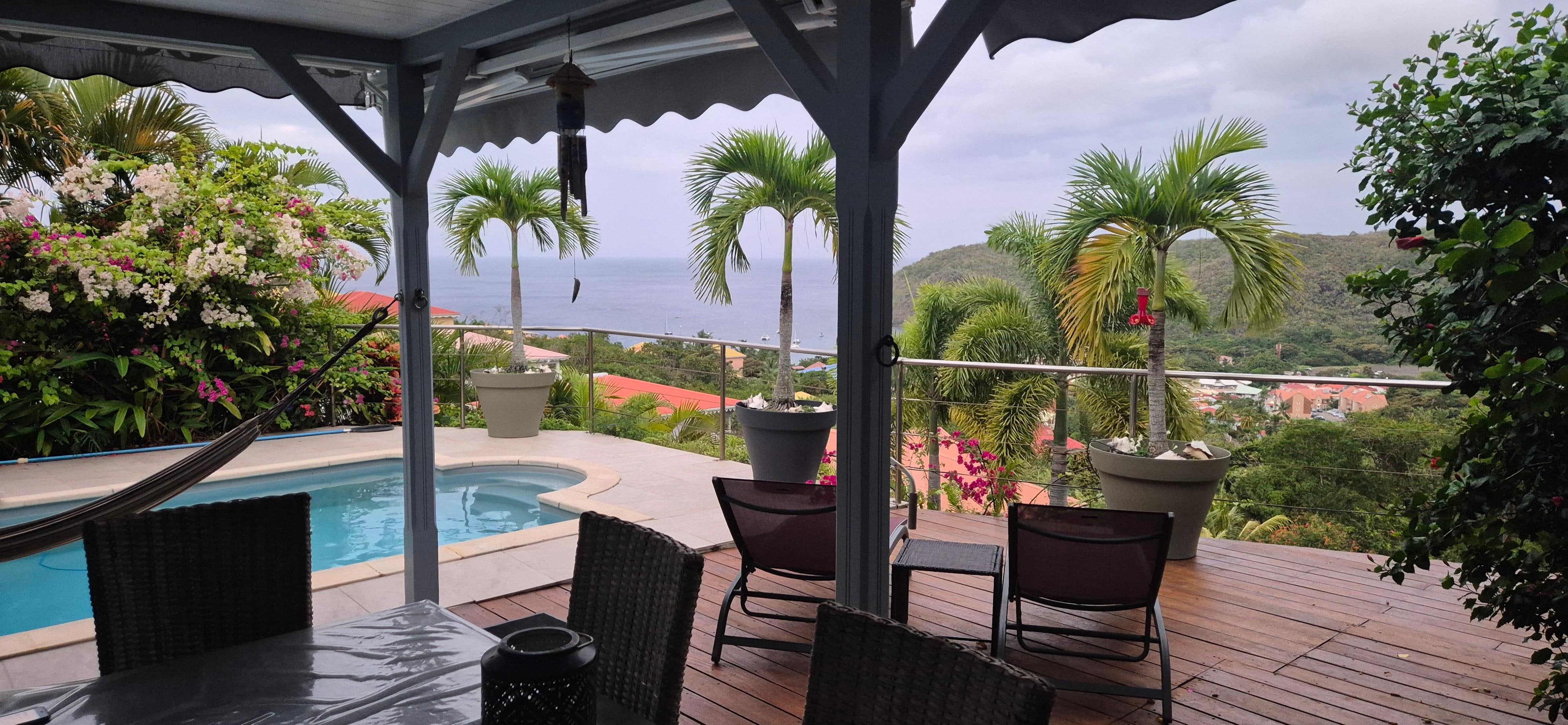 Terrasse couverte et vue