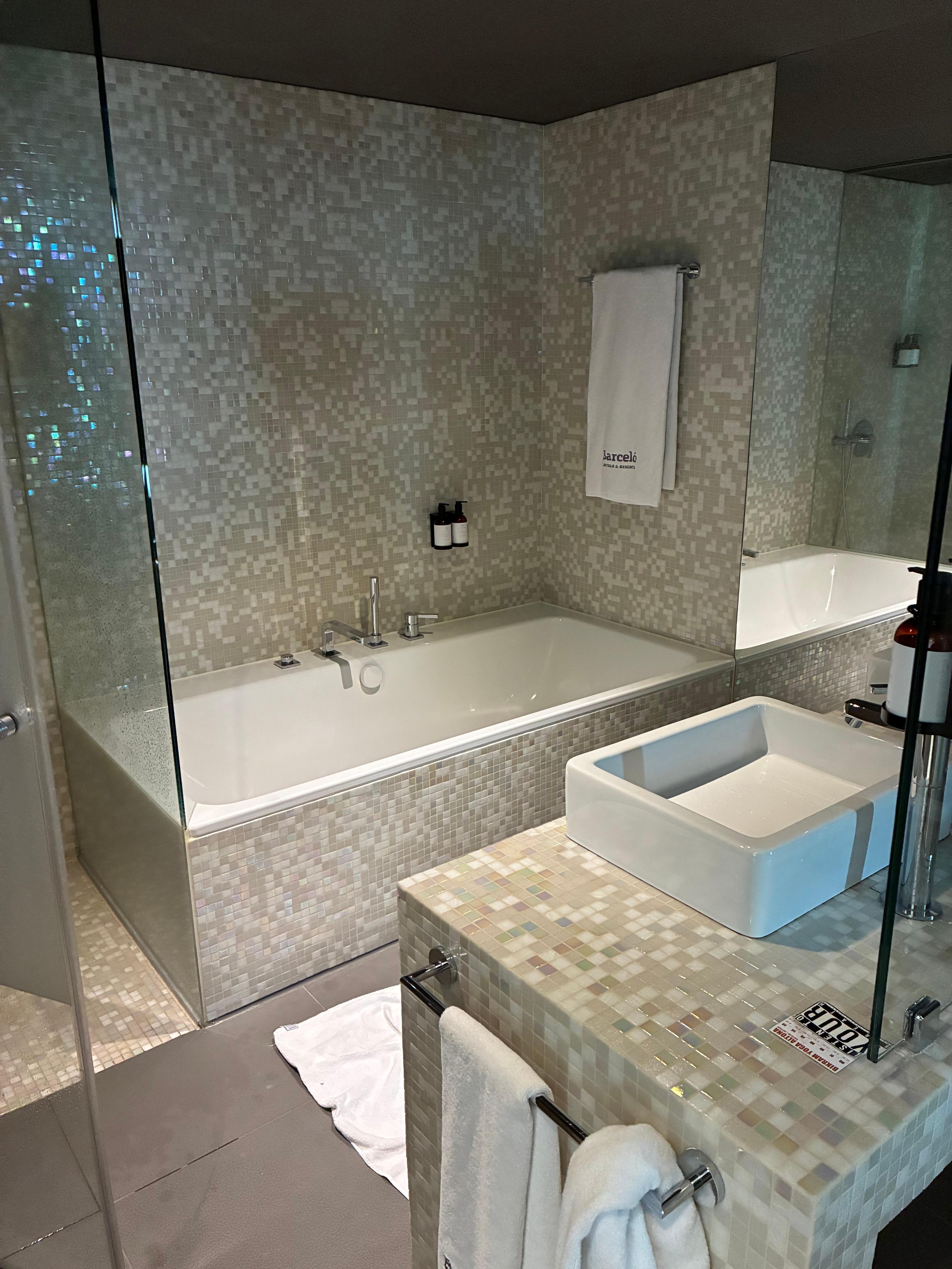 Here’s the huge bathtub. It’s the biggest bathtub. I’ve ever seen in a hotel.