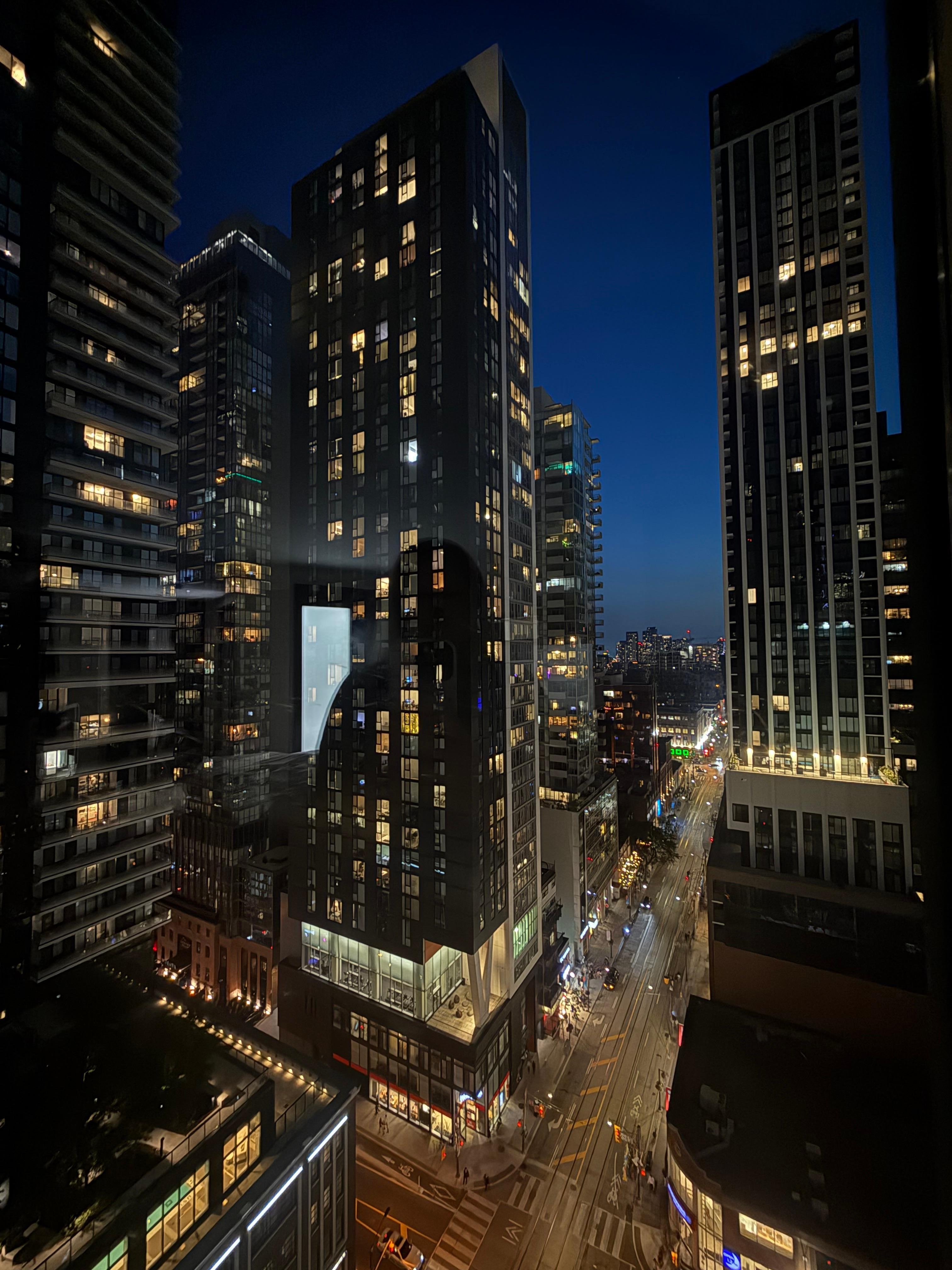 Vue de la chambre au 18e étage sur la ville