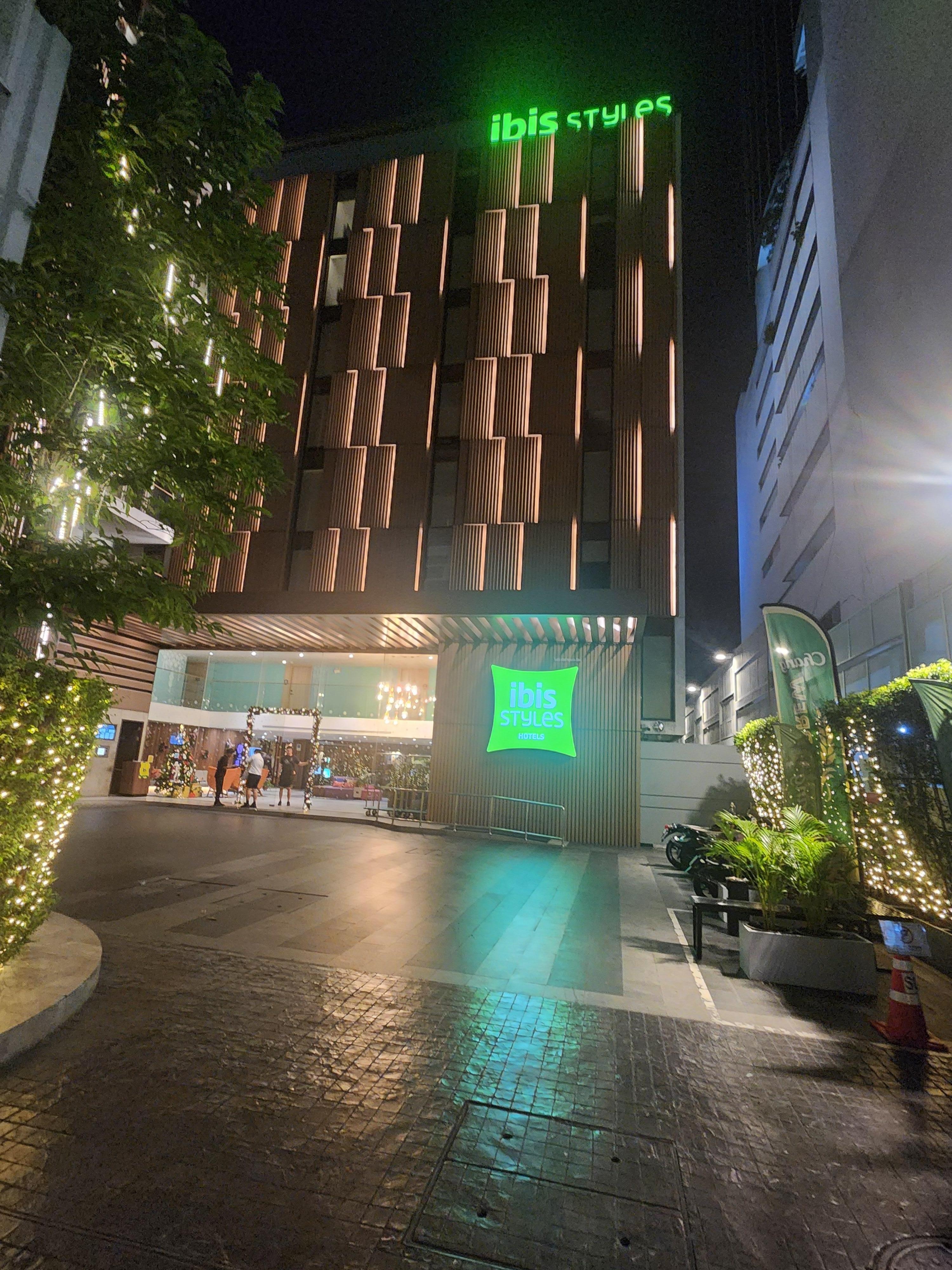 Located in the center of the city. Very safe and clean area. Many restaurants and shopping centers nearby.