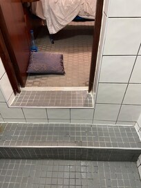 accĂšs Ă la salle de bains