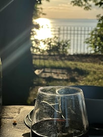 Couché de soleil avec vin du Niagara!!!