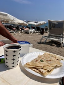 Lækker og frisk gözleme på stranden