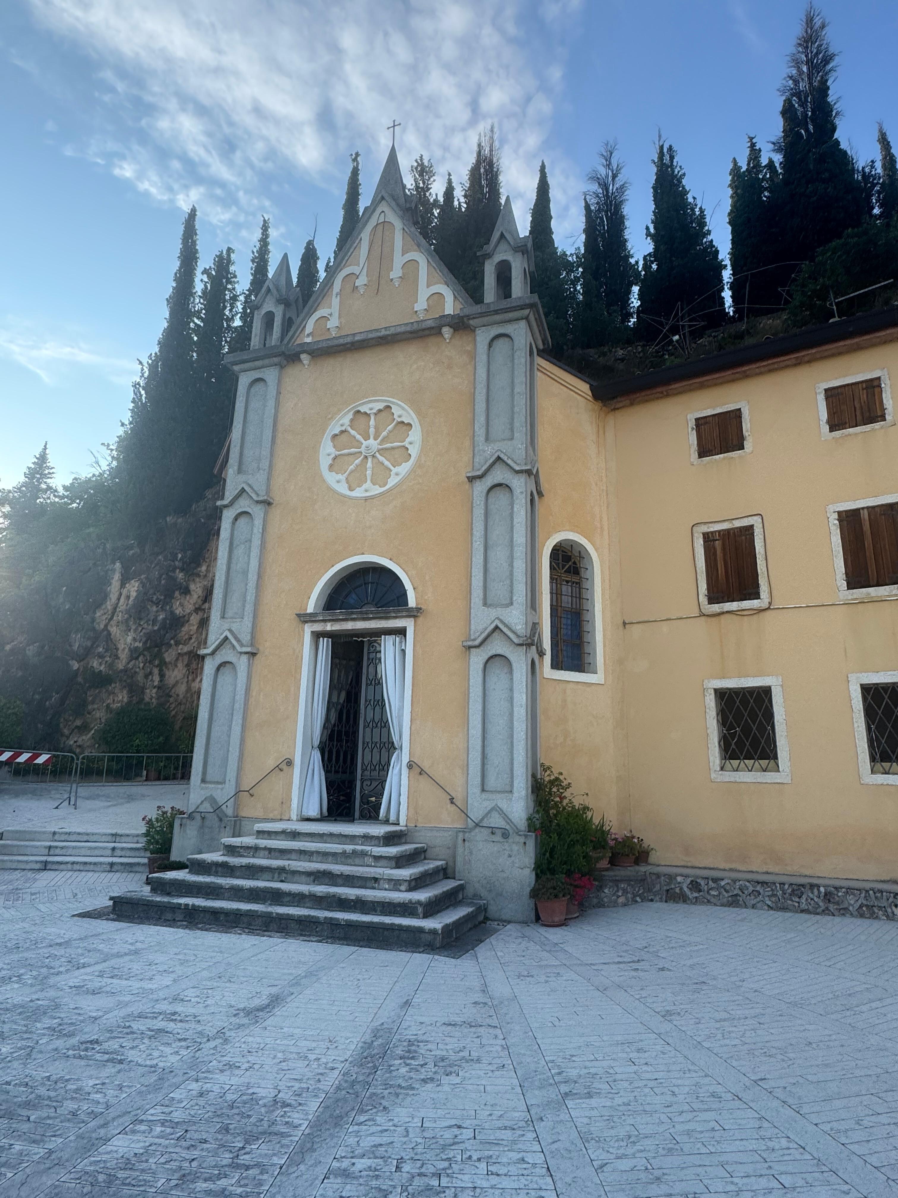 Kirche auf dem Berg 15 min 