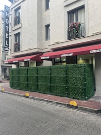 Yeni yapılan kış bahçesi gerçekten güzel olmuş.