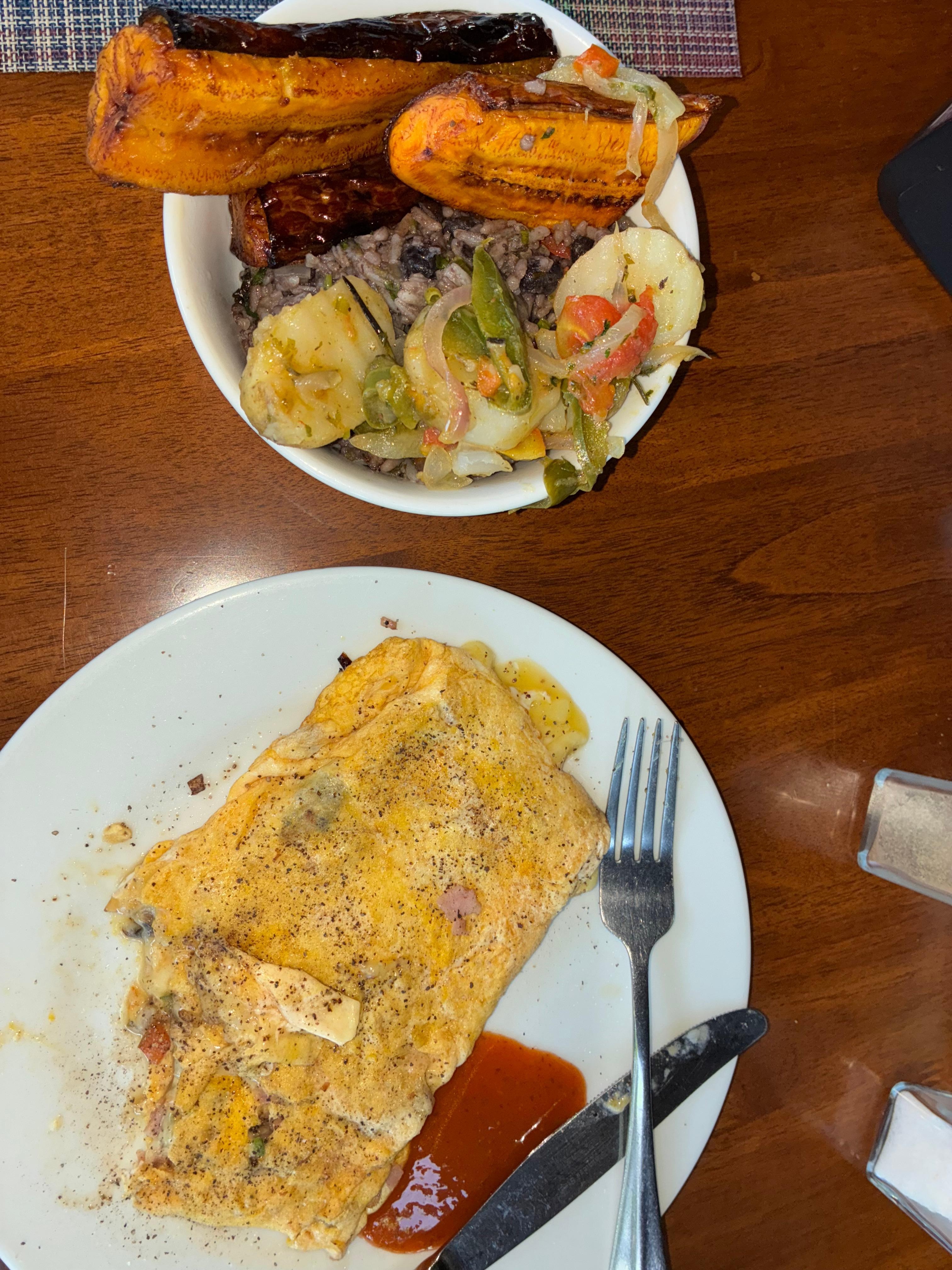 Breakfast buffet at the onsite restaurant was great!!! All smiles and cleanliness everywhere. 