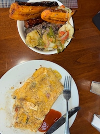 Breakfast buffet at the onsite restaurant was great!!! All smiles and cleanliness everywhere.