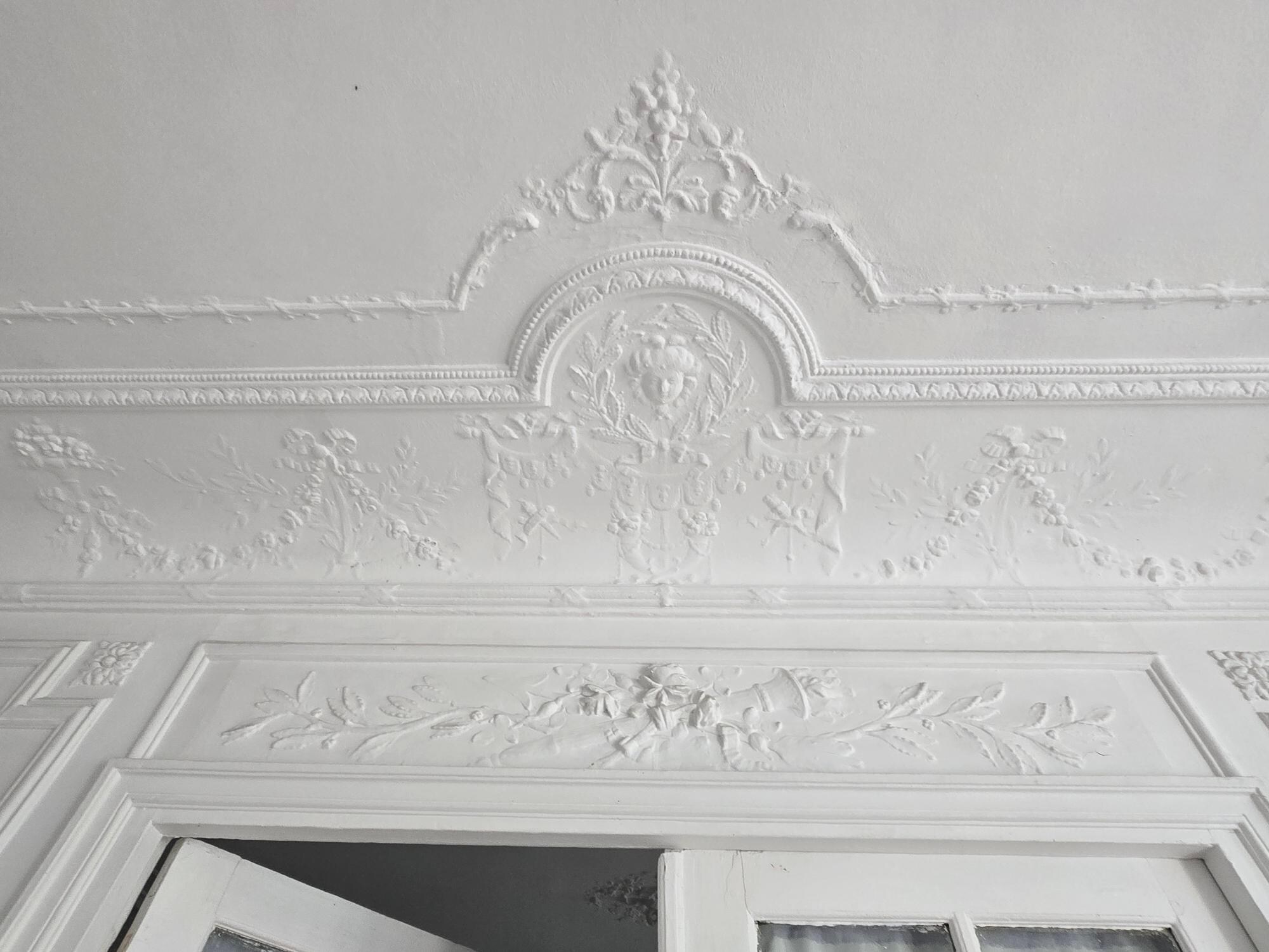 Gorgeous ceilingwork.