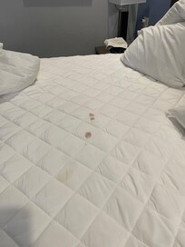 Sábanas sucias de los huéspedes anteriores