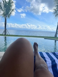 Views 😍
Pool & Ocean