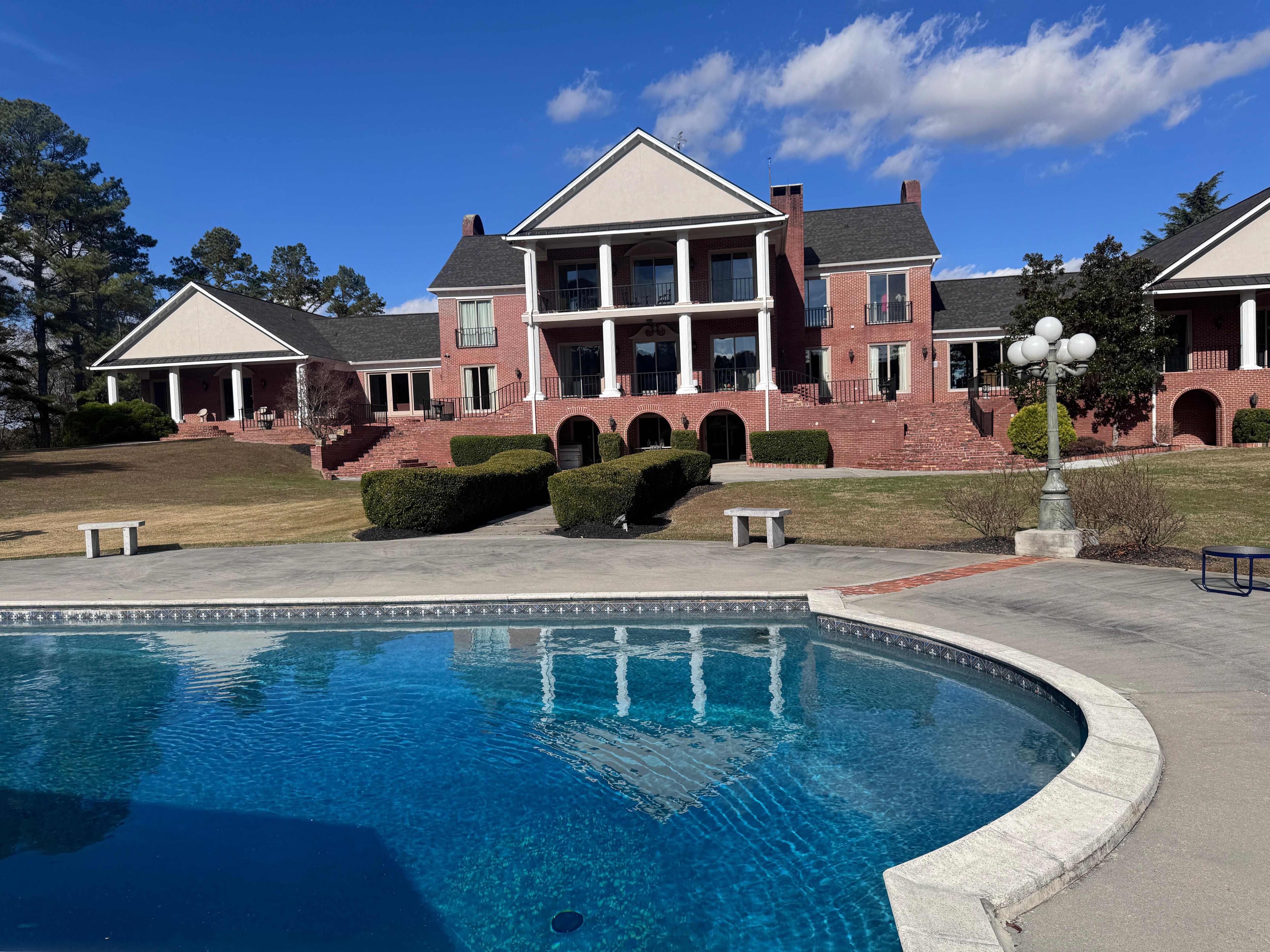 I hope to jump in the pool on our next trip. Too cold this time. 