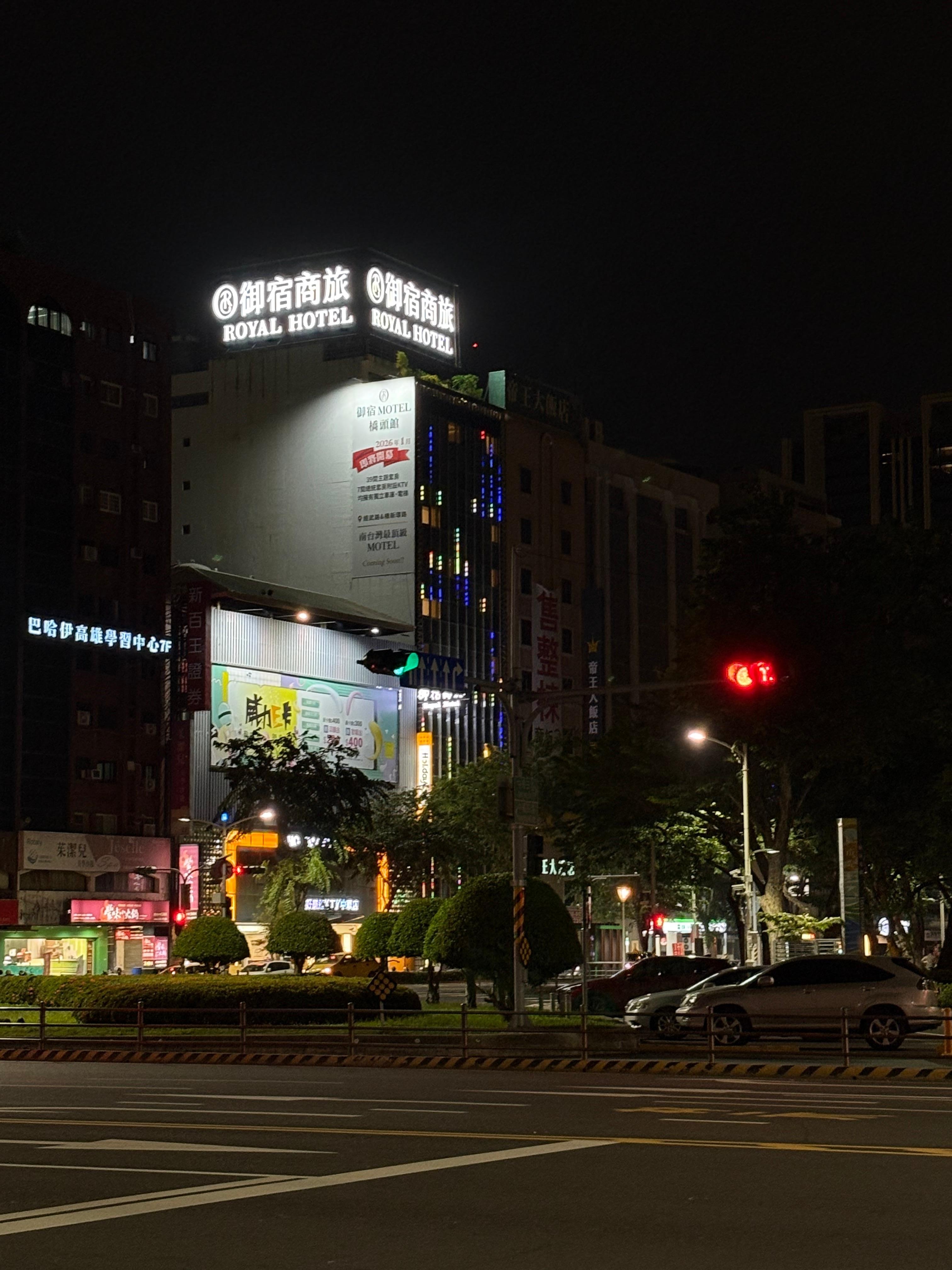 遅い到着時のホテルの外観